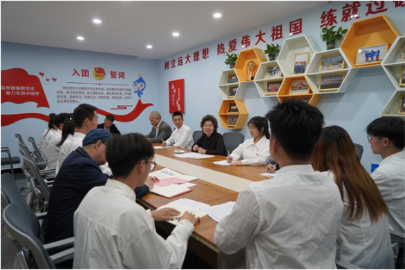 黄河水利职业技术学院召开五四青年节座谈会